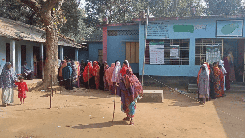 বগুড়ার ৭ আসনে ১২টা পর্যন্ত ভোট পড়েছে ৩৮.৫৫ শতাংশ