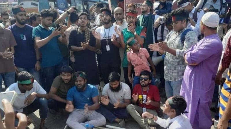 নূর হোসেনকে শ্রদ্ধা, গুলিস্তানে আওয়ামী লীগ অফিসের সামনে বিক্ষোভ