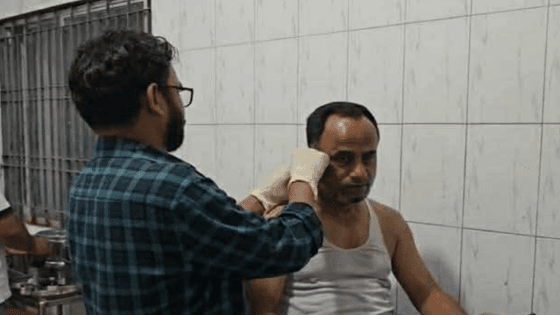ব্যবসায়ীকে তুলে নিয়ে মারধর ও কানে কামড় দেওয়ার অভিযোগ বিএনপি নেতার বিরুদ্ধে