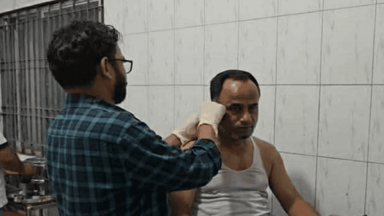ব্যবসায়ীকে তুলে নিয়ে মারধর ও কানে কামড় দেওয়ার অভিযোগ বিএনপি নেতার বিরুদ্ধে