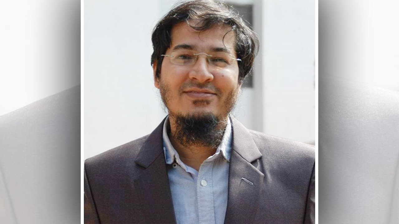 ঋতুস্রাব নিয়ে আইইউবি অধ্যাপকের বিতর্কিত মন্তব্যে ক্ষোভ, শাস্তির দাবি
