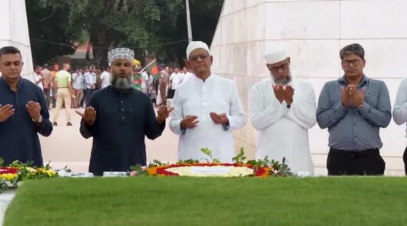 জিয়াউর রহমান ও খালেদা জিয়ার সমাধিতে শ্রদ্ধা জানালেন নবনির্বাচিত রাষ্ট্রপতি 