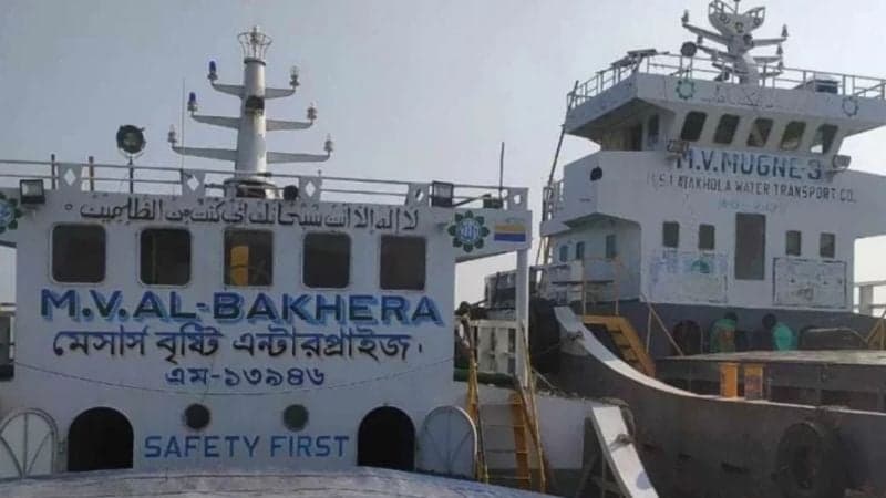 চাঁদপুরে নোঙর করা জাহাজ থেকে ৫ জনের মরদেহ উদ্ধার
