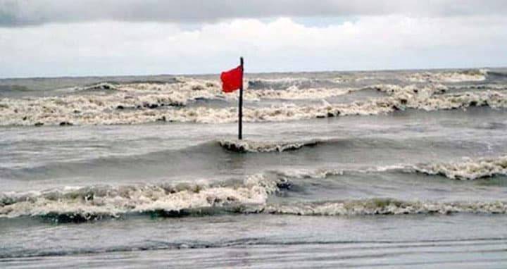 সাগরে লঘুচাপ, চার বন্দরে ৩ নম্বর সংকেত