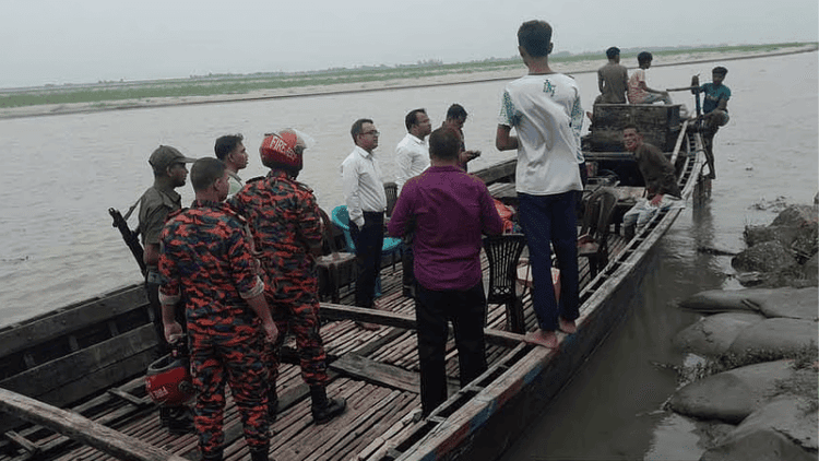 যমুনায় নৌকাডুবিতে নারী শ্রমিক নিখোঁজ, জীবিত উদ্ধার ৯