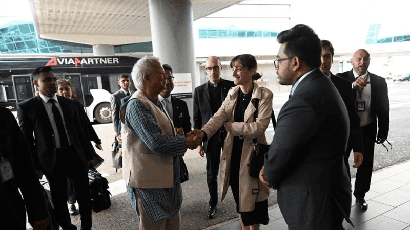 রোম পৌঁছেছেন প্রধান উপদেষ্টা