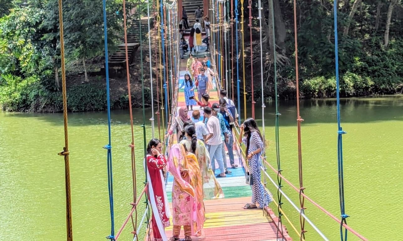 লম্বা ছুটিতেও আশানুরূপ পর্যটক নেই  বান্দরবানে