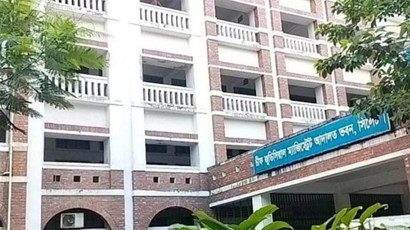 আদালত চত্বরে আসামিকে হেনস্তা ন্যায় বিচারের পরিপন্থী, বলছেন বিএনপিপন্থী আইনজীবীরা