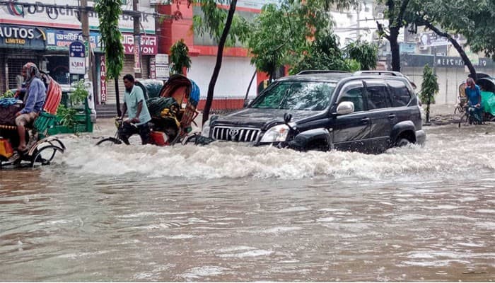 বৃষ্টিতে তিন মহানগরে জলাবদ্ধতার আশঙ্কা