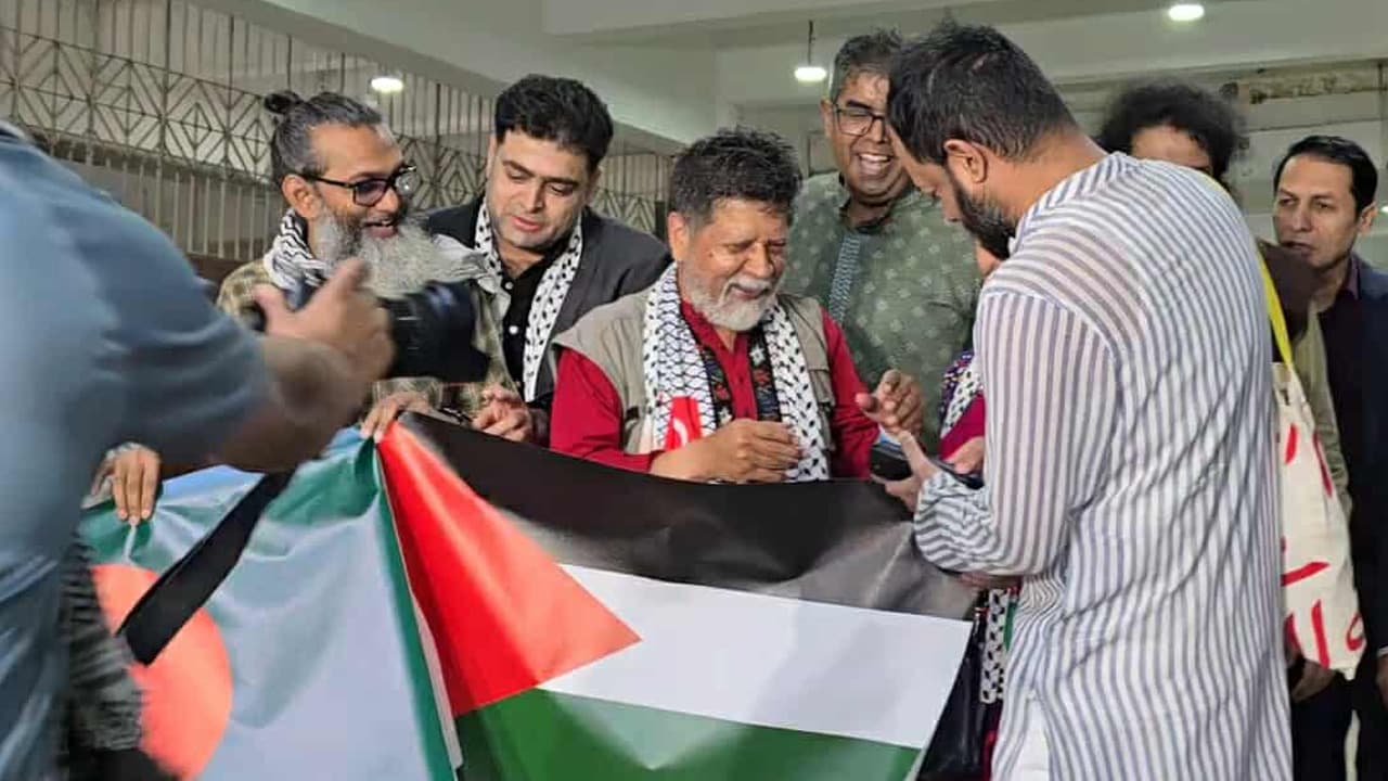 দেশে ফিরলেন শহিদুল আলম