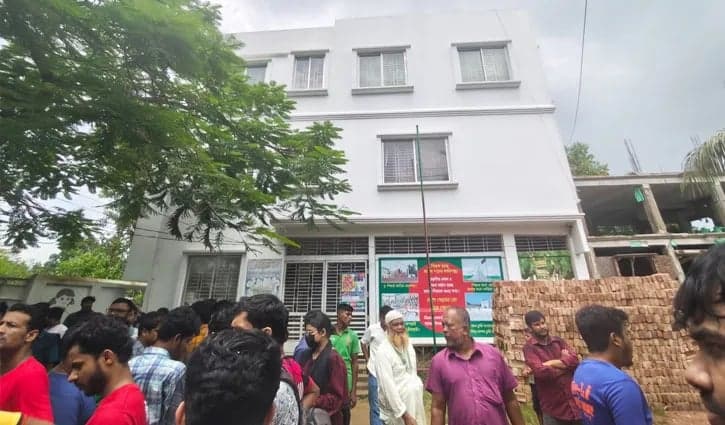 কুবি শিক্ষার্থী ও তার মা হত্যার ঘটনায় একজন আটক