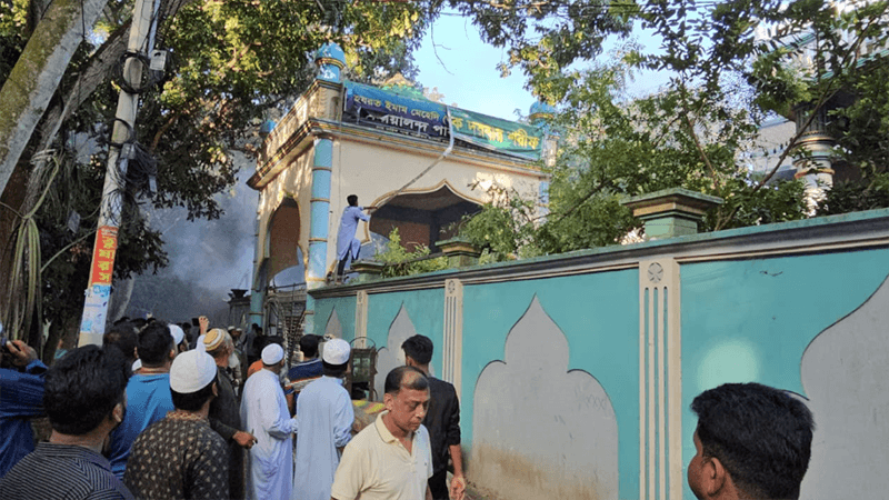 রাজবাড়ীতে নুরাল পাগলার মাজারে হামলার ঘটনায় ইমামসহ গ্রেপ্তার ১৮