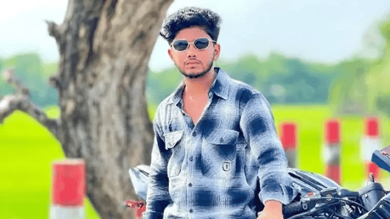 একমাত্র সন্তান হারিয়ে শোকে ভেঙে পড়েছেন বাবা-মা, লাশও মেলেনি