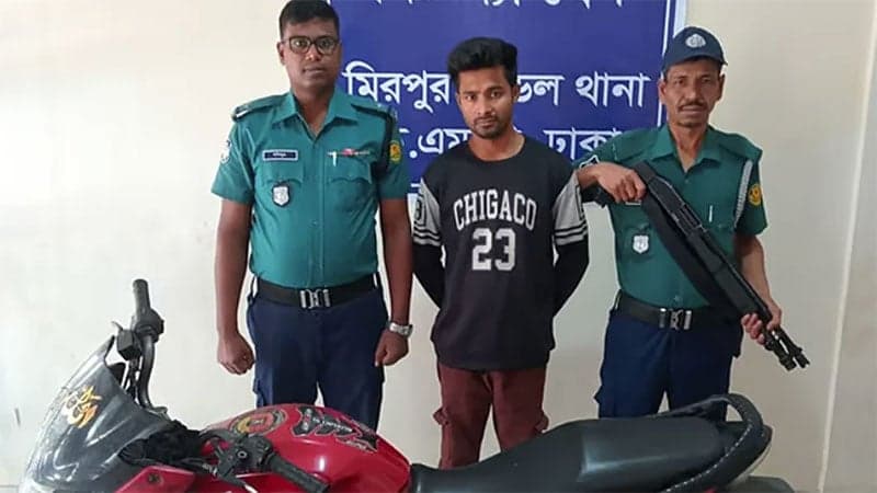 শেওড়াপাড়ায় চাপাতি ঠেকিয়ে ছিনতাইয়ের ঘটনায় গ্রেপ্তার একজন