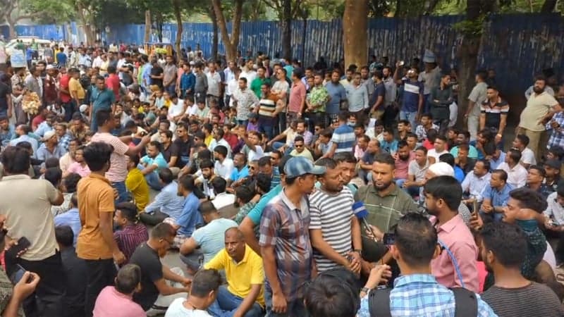 টানা চতুর্থ দিন অবরুদ্ধ নগর ভবন, অনড় ইশরাকের সমর্থকরা