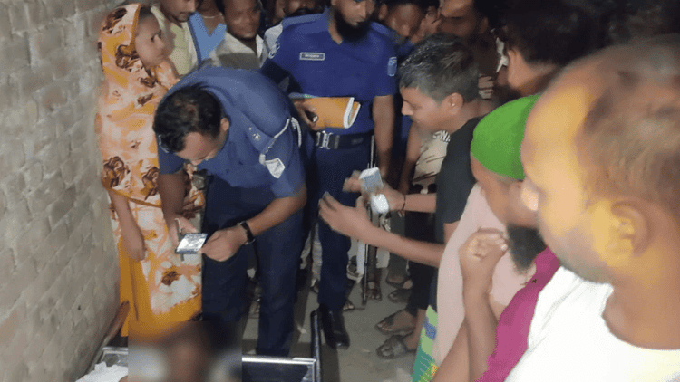 নারায়ণগঞ্জে ছিনতাইয়ের অভিযোগে খুঁটিতে বেঁধে যুবককে পিটিয়ে হত্যা