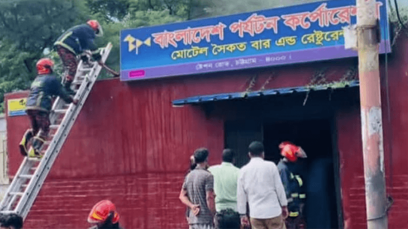 সোয়া এক ঘণ্টা পর নিভল মোটেল সৈকত রেস্তোরাঁর আগুন