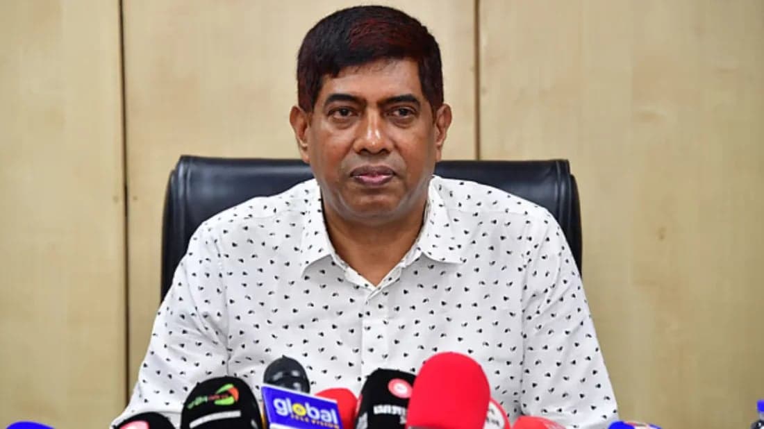 অভিযানে পিস্তল হাতে ইশরাক, আইনের লঙ্ঘন হলে ‘ব্যবস্থা নেবে পুলিশ’