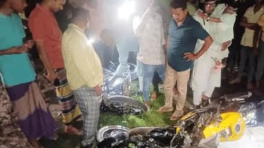 দুই মোটরসাইকেলের সংঘর্ষ, বগুড়ায় সড়কে ঝরল তিন প্রাণ