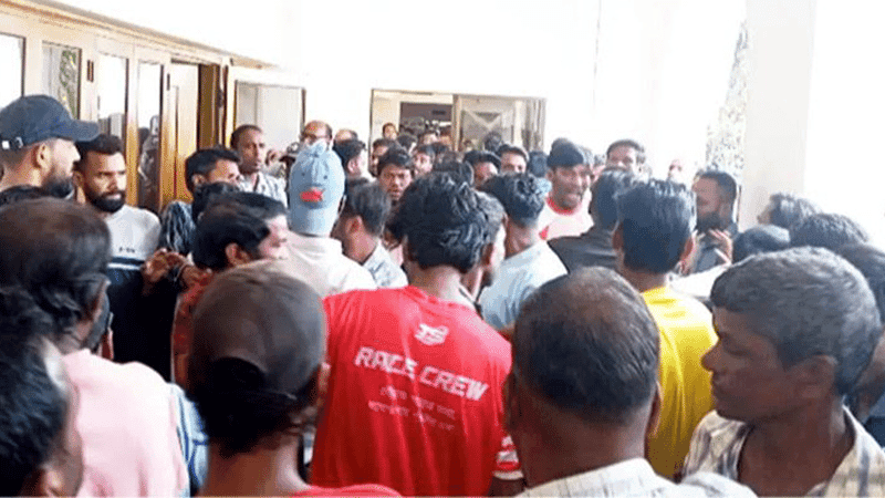 মৌলভীবাজারের চা শ্রমিক কন্যার মৃত্যু ঘিরে হাসপাতালে ভাঙচুর