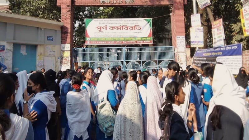 আন্দোলনে শিক্ষকরা, অধিকাংশ স্কুলে হচ্ছে না বার্ষিক পরীক্ষা