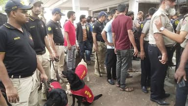 জেনেভা ক্যাম্পে তিন বাহিনীর যৌথ অভিযান, আটক ১৬