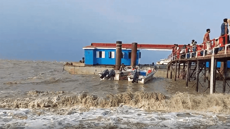 হাতিয়ার সঙ্গে সারা দেশের যোগাযোগ বিচ্ছিন্ন, প্লাবিত নিঝুম দ্বীপ