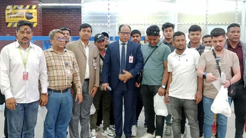 ইরান থেকে দেশে ফিরলেন আরও ৩২ বাংলাদেশি