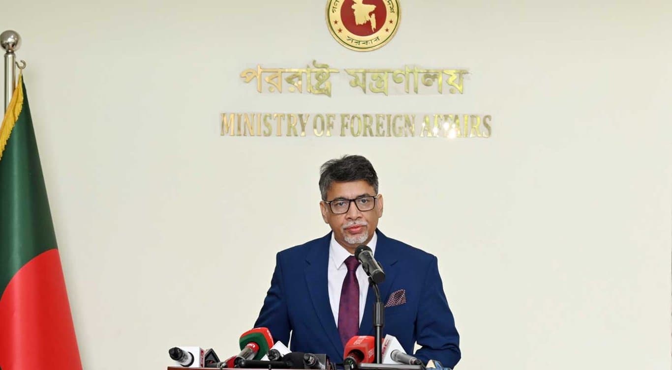 অনুকূল পরিবেশ তৈরি না হলে ভারত সফরে যাবেন না প্রধানমন্ত্রী