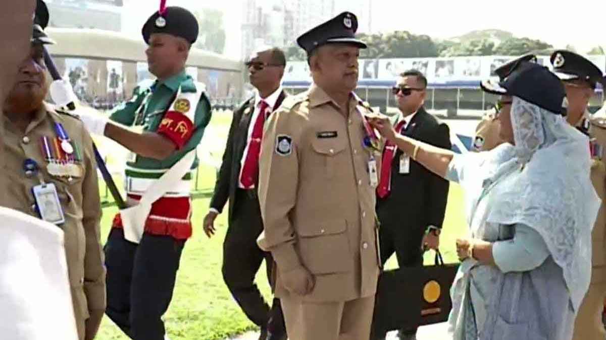 ৪০০ পুলিশ সদস্যকে বিপিএম-পিপিএম পদক দিলেন প্রধানমন্ত্রী