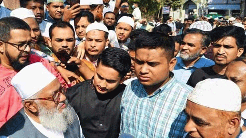 ইসকনকে নিষিদ্ধের দাবি হাসনাত-সারজিসের