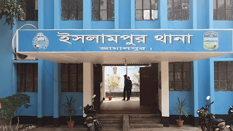 নিজ বাড়ির উঠানে ইউপি সদস্যকে কুপিয়ে হত্যা