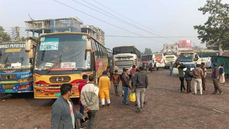বরিশালের ১৫টি রুটে বাস চলাচল বন্ধ