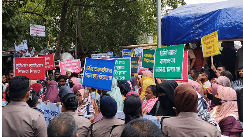 যোগদানপত্রের দাবিতে সহকারী শিক্ষকদের আন্দোলন, শিক্ষামন্ত্রীর সঙ্গে বৈঠকে প্রতিনিধি দল