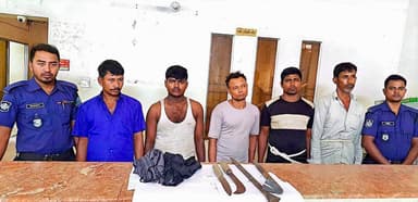 চকরিয়ায় ডাকাতির ছক ভেস্তে দিল পুলিশ, অস্ত্রসহ ৫ ডাকাত গ্রেফতার
