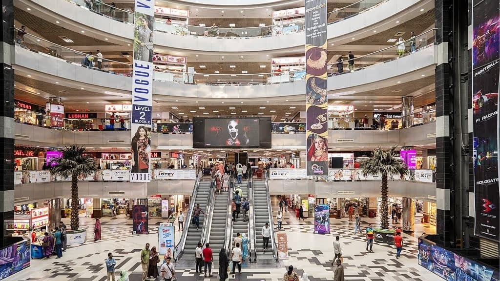 দোকানপাট ও শপিংমল খোলা রাখার সময় বাড়াল সরকার