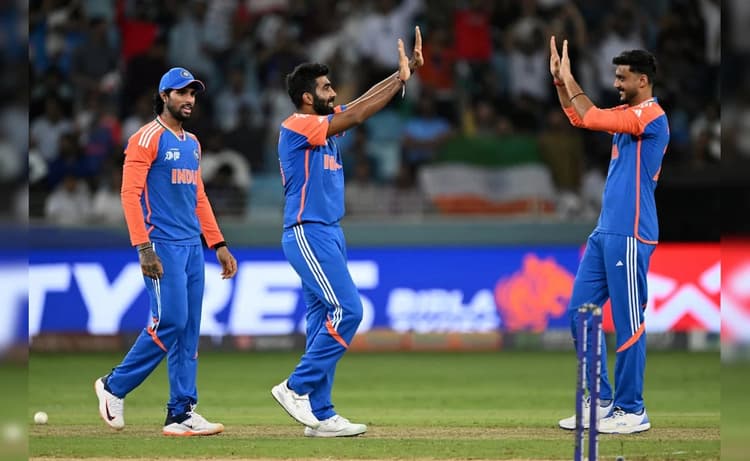 একপেশে মহারণে পাকিস্তানকে উড়িয়ে সুপার ফোরে ভারত