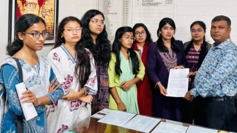 ‘এখন আর ঢাকা বিশ্ববিদ্যালয় নারীবান্ধব নেই’