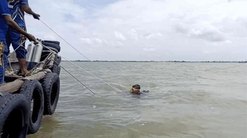 মেঘনায় ট্রলারডুবি: নিখোঁজ একই পরিবারের ৪ জনের সন্ধান মেলেনি