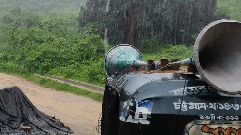 টানা বৃষ্টিতে চট্টগ্রামে পাহাড়ধসের শঙ্কা, ঝুঁকিপূর্ণ এলাকায় প্রশাসনের মাইকিং