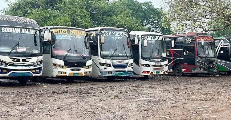 শ্রমিক সংগঠনের বিরোধে চাঁপাইনবাবগঞ্জে বন্ধ সব রুটের বাস