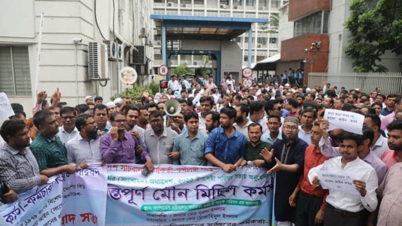 সচিবালয় কর্মীদের দাবির বিষয়ে প্রধান উপদেষ্টাকে অবহিত করবেন মন্ত্রিপরিষদ সচিব