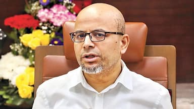 দেশ ছেড়েছেন ফয়েজ আহমদ তৈয়্যব