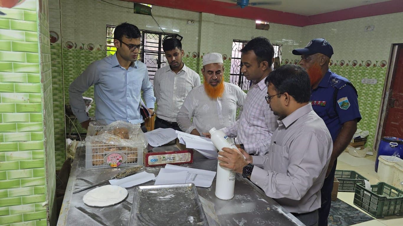 বগুড়ায় বেকারি পণ্যে অননুমোদিত রাসায়নিক ফ্লেভার, জরিমানা