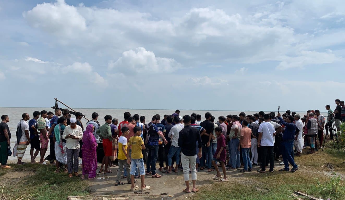 রাজশাহীতে পদ্মায় নৌকাডুবিতে বাবা-ছেলে নিখোঁজ