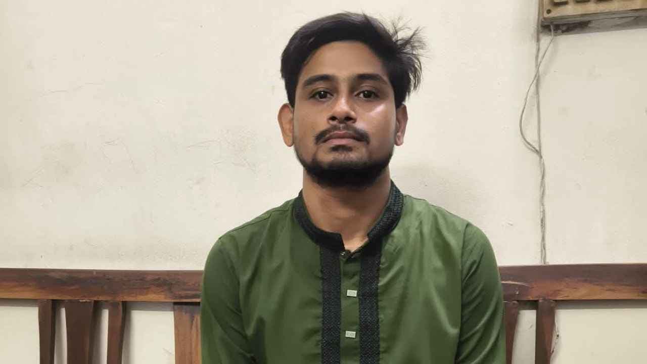 সাংবাদিকদের বিরুদ্ধে মামলা করা রাবি ছাত্রদল নেতা ‘ট্যাপেন্টাডল’ মাদকসহ আটক