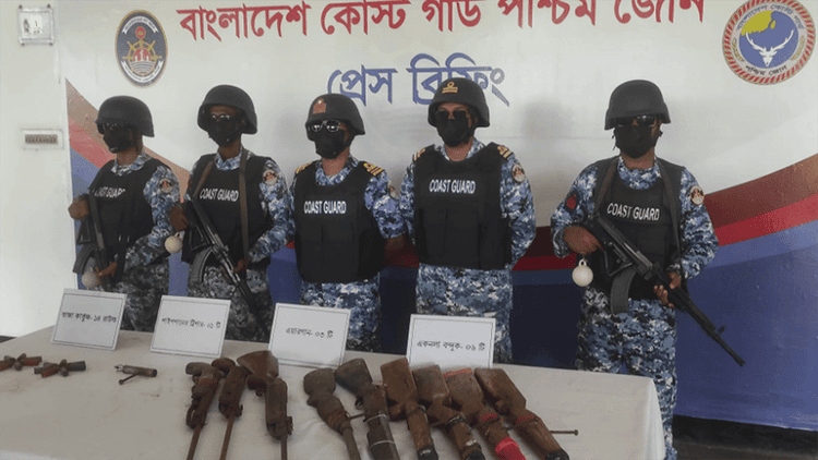 সুন্দরবনে ডাকাত দলের আস্তানা থেকে অস্ত্র-গোলাবারুদ উদ্ধার