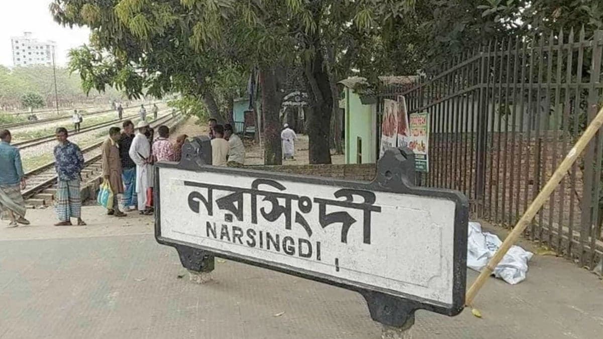 নরসিংদীতে ট্রেনের ধাক্কায় প্রাণ গেল মা-ছেলের