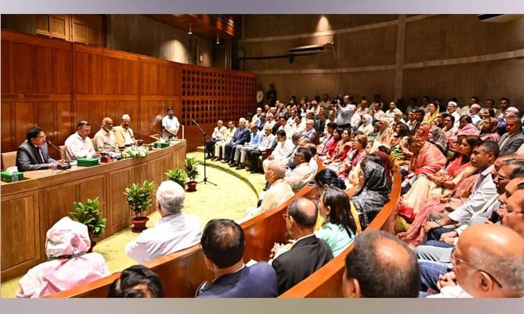 জনগণের অর্থ ব্যয়ে সতর্ক থাকার নির্দেশ প্রধানমন্ত্রীর