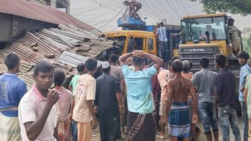 লালমনিরহাটে ট্রাকচাপায় অটোরিকশার ৩ যাত্রী নিহত